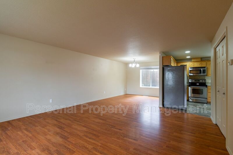 7905 NE 64th st. – photo 2