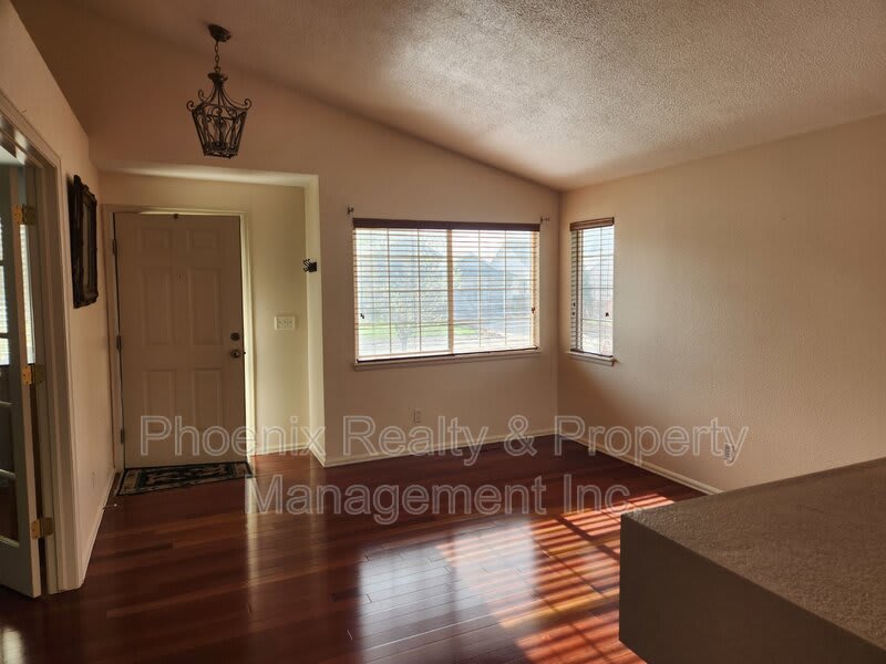 370 Harvest Point Drive – photo 2