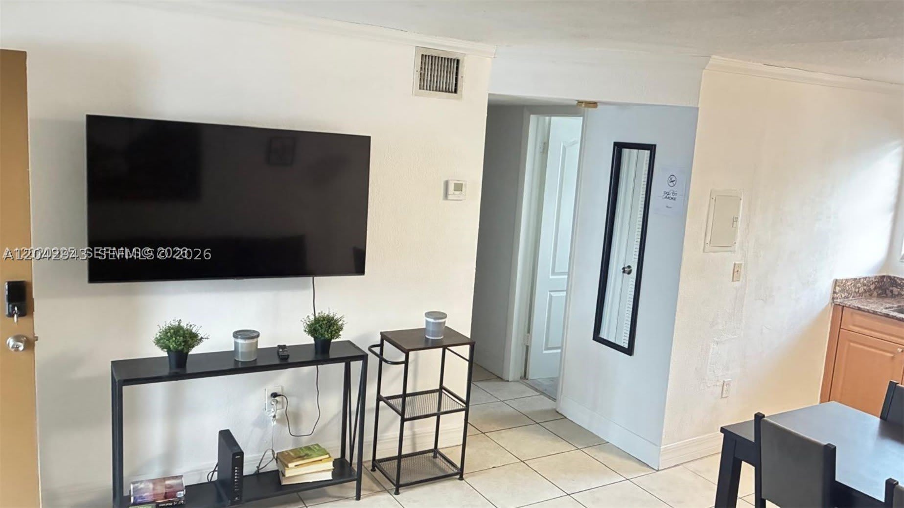 427 SW 6th St – photo 2