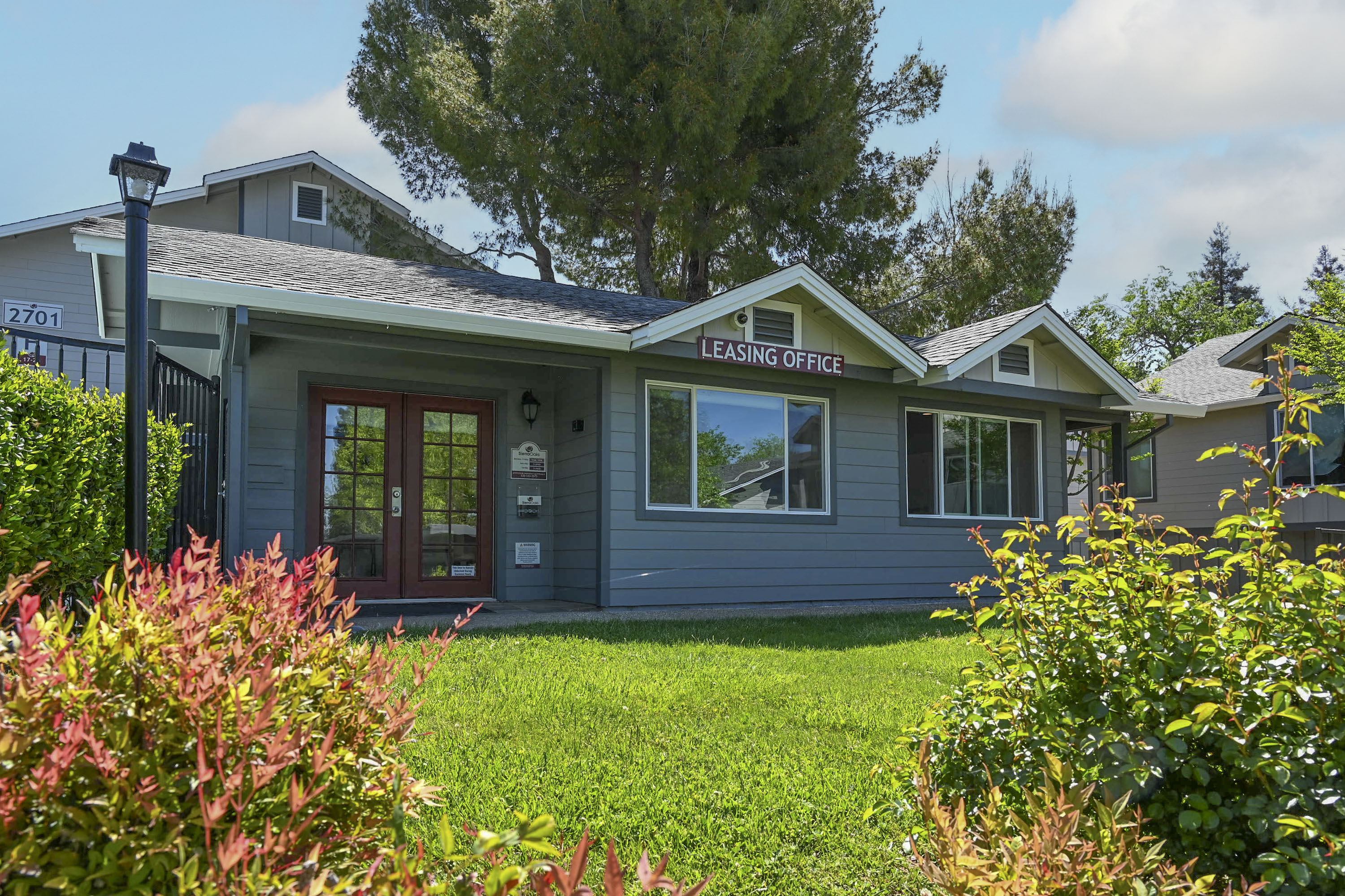 Sierra Oaks Apartments – photo 1