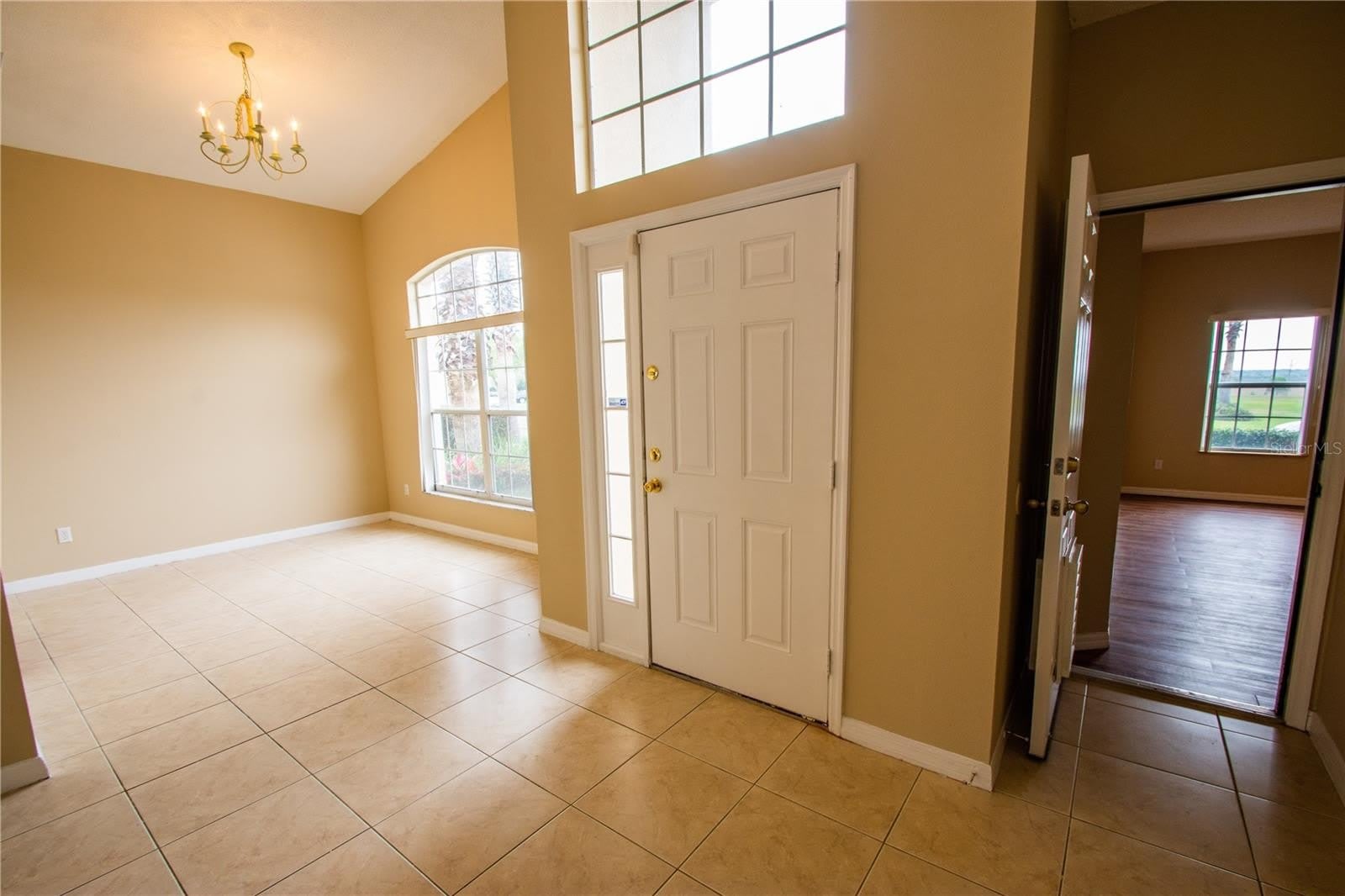 421 LOCKBREEZE Drive – photo 4