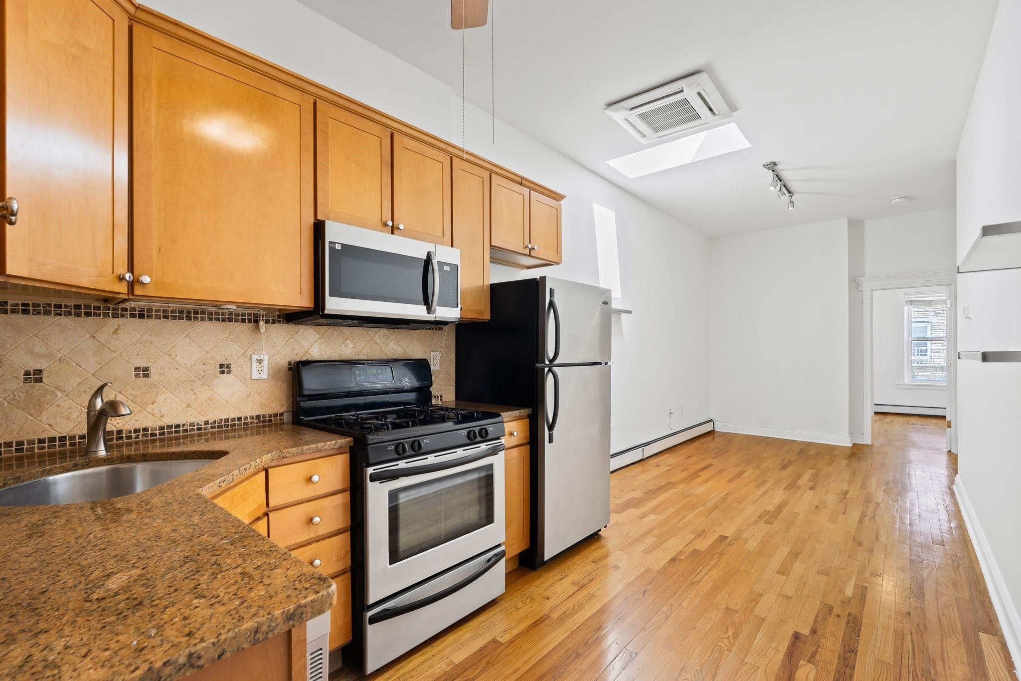 349 7TH ST – photo 1
