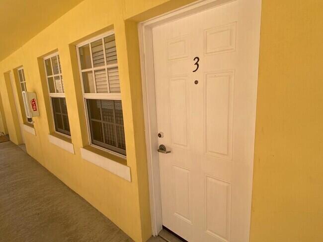 135 Northwest 5th Avenue – photo 2