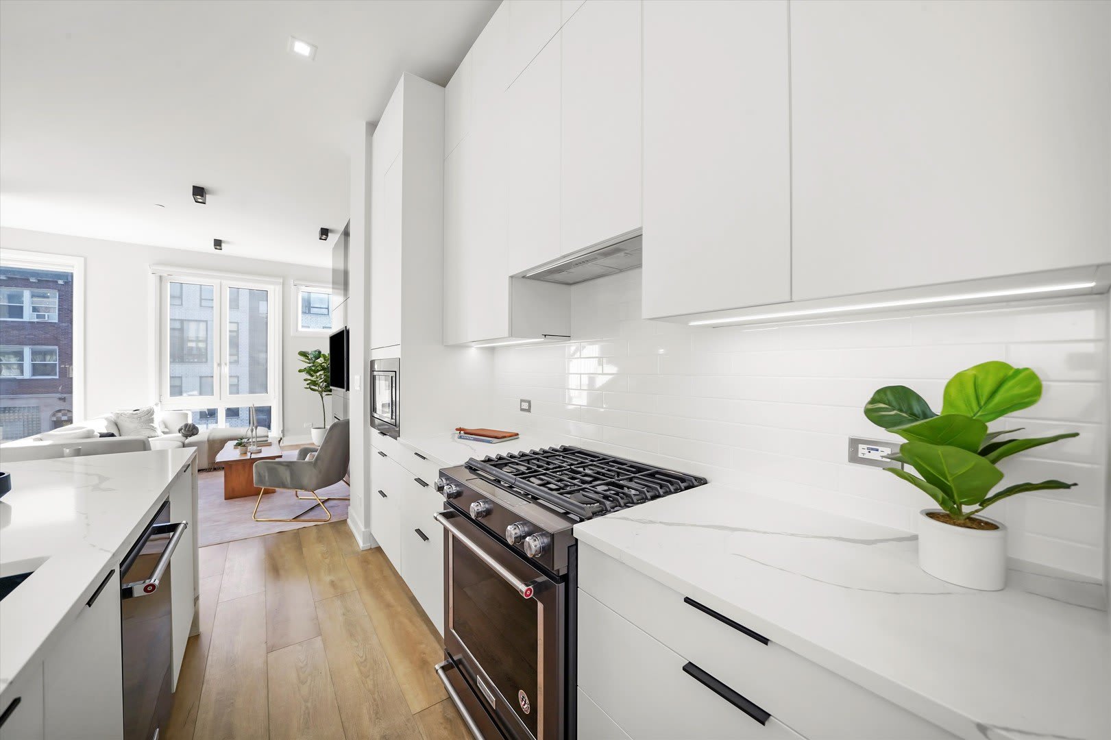 4246 W Belmont Avenue – photo 4