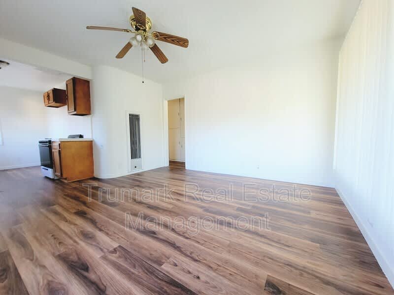 512 Irving Ave. – photo 1