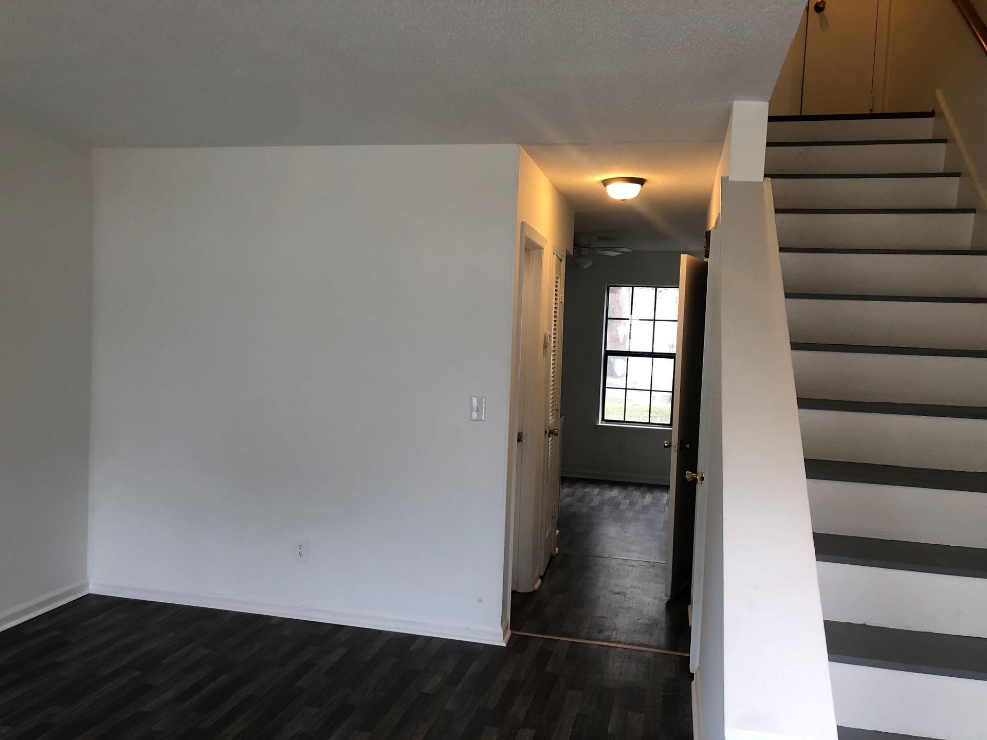 Townhouse unit in trendy Summerville – photo 3