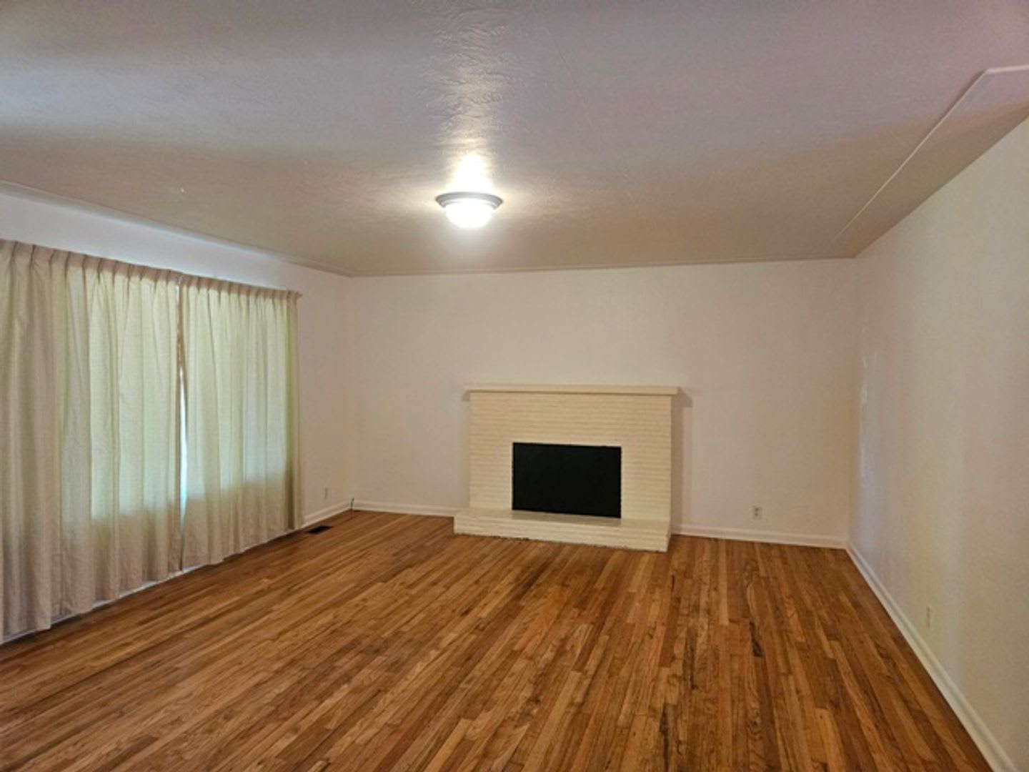 3Bd 1 5Ba Single Story House Available End Of Sept – photo 2