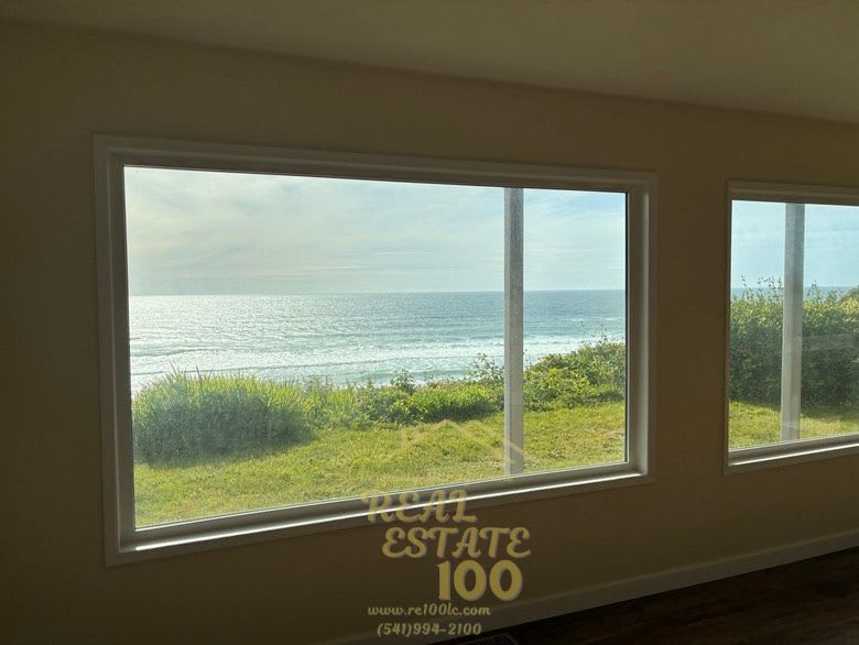 4407 Southwest Beach Avenue B – photo 2