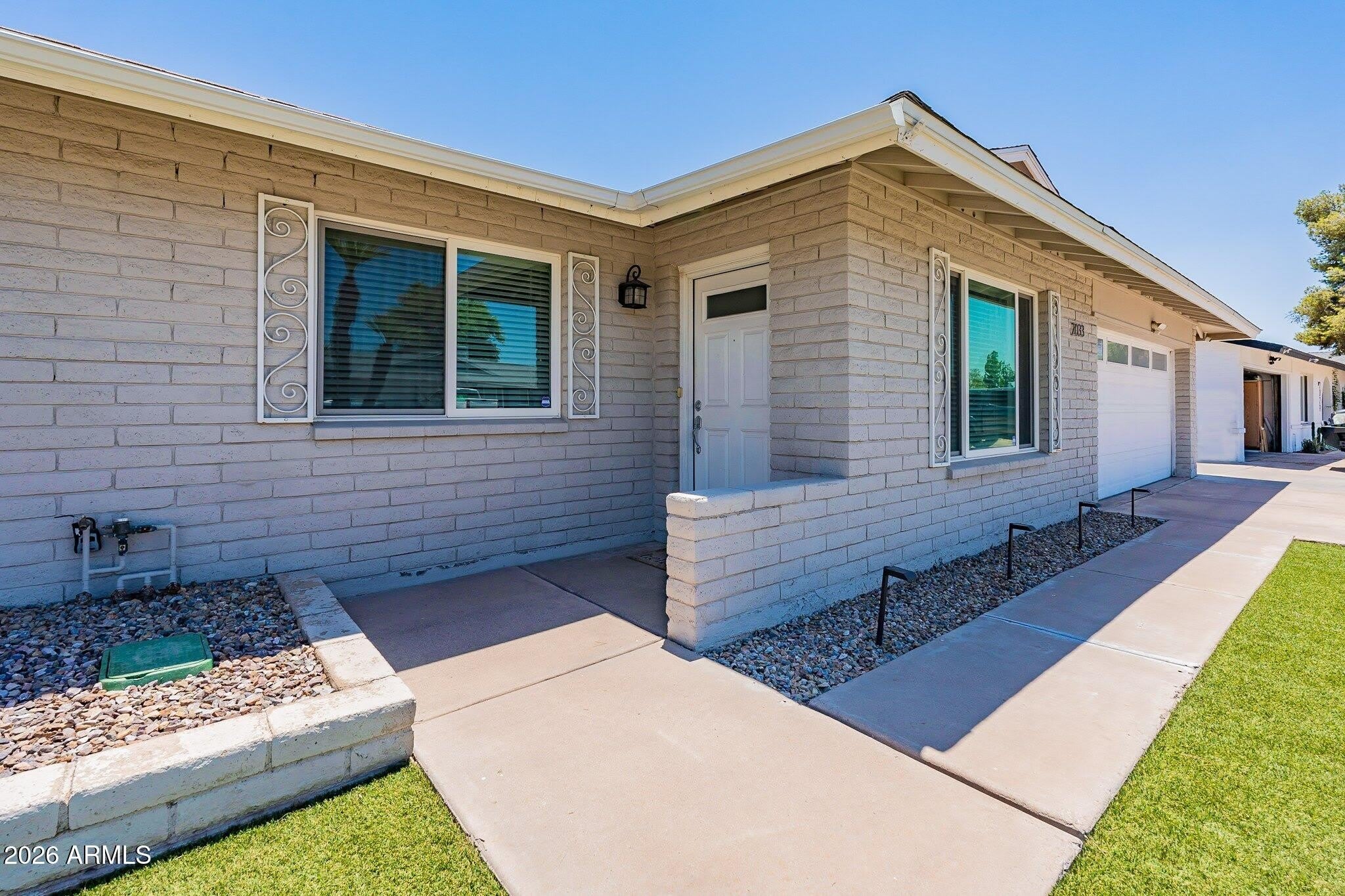2033 E HARVARD Drive – photo 3