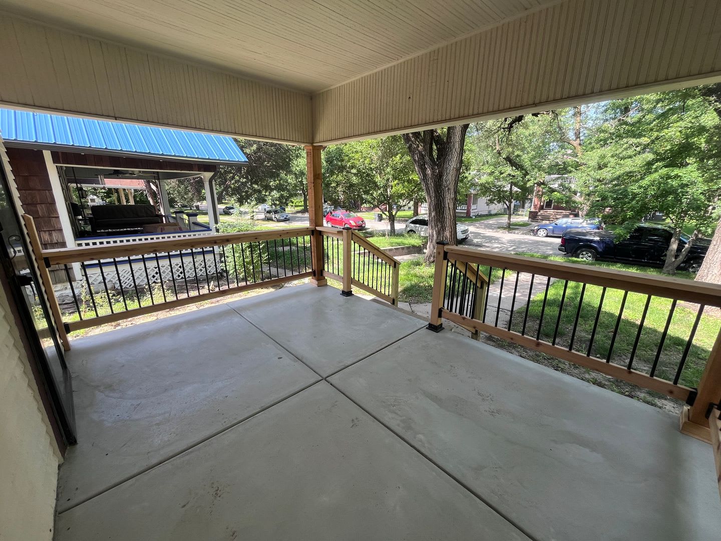 Adorable 2 Bedroom 1 Bathroom – photo 2