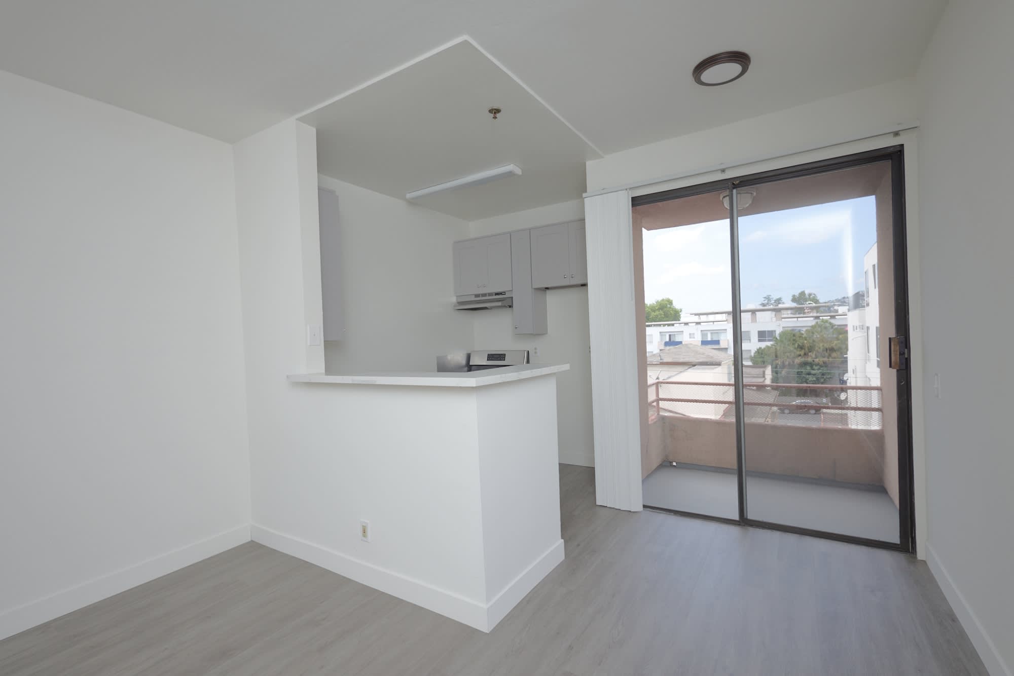 1333-1335 N La Brea Ave – photo 4
