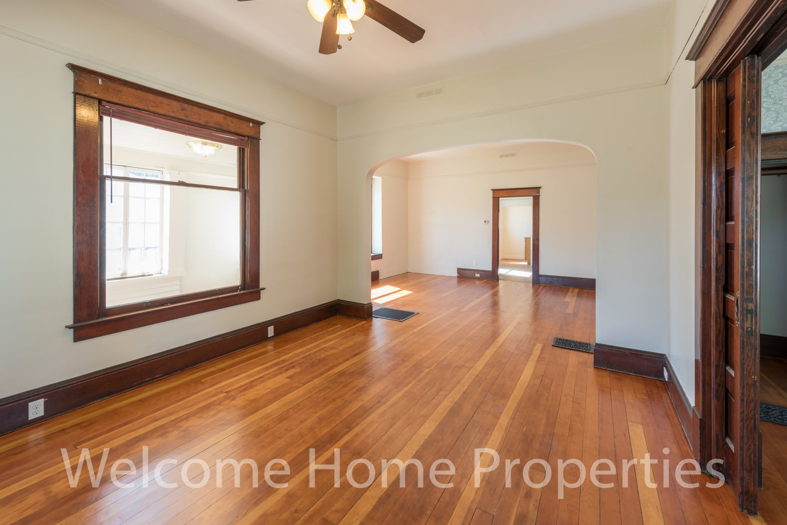 Classic 2 Bedroom Home with Tall Ceilings – photo 1
