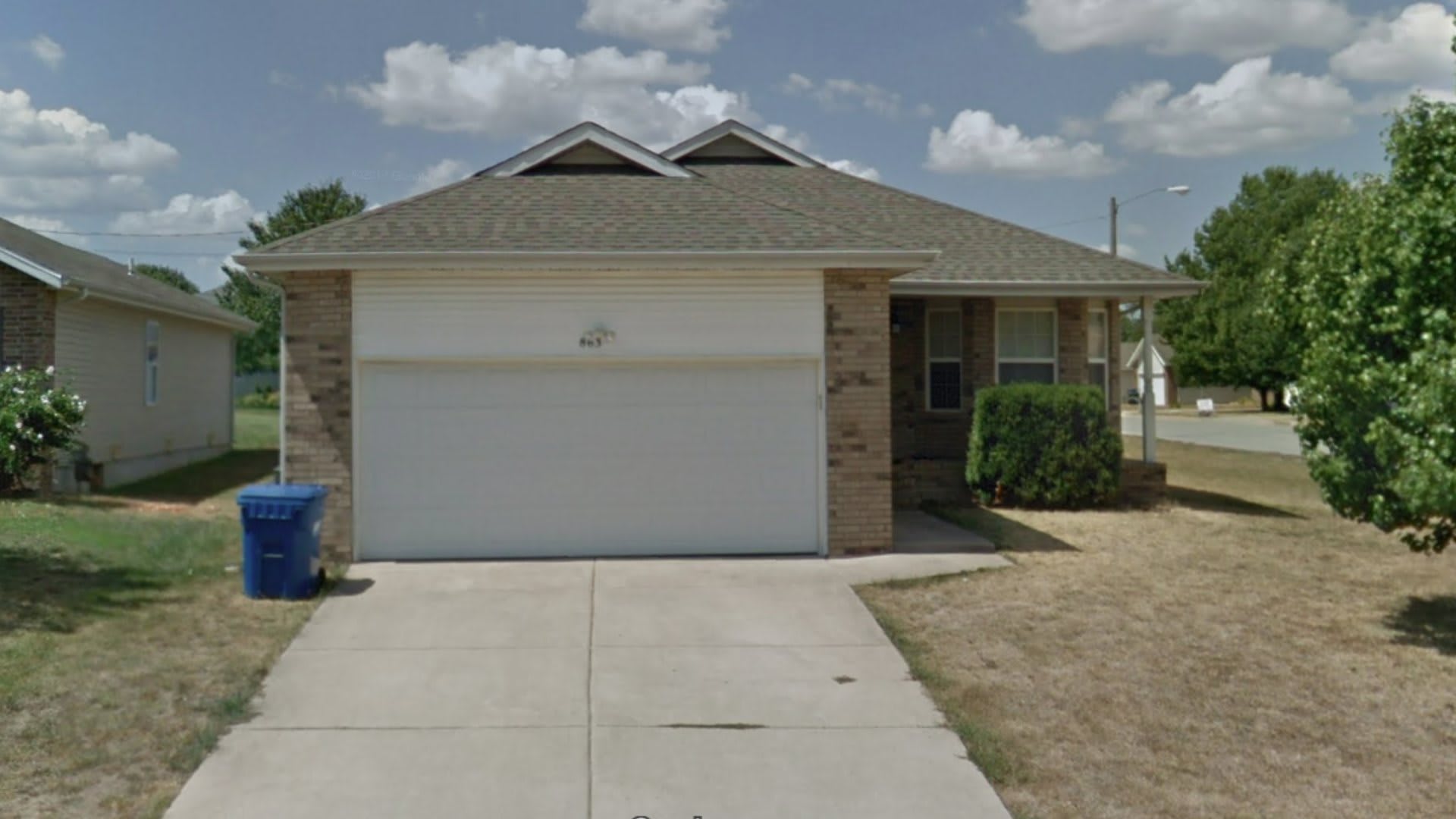 All brick 3 bed 2 bath home in Nixa. – photo 1