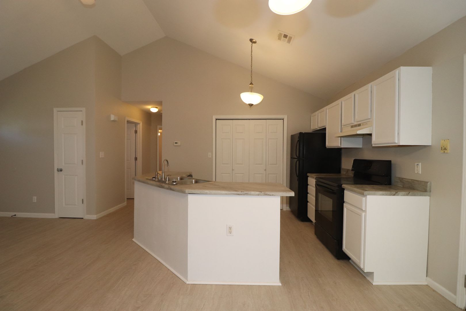 Remodeled Duplex Rent Ready – photo 4