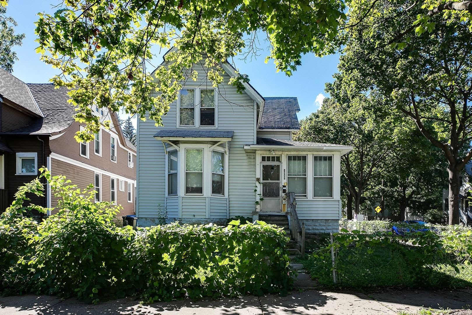 1057-15TH – photo 1