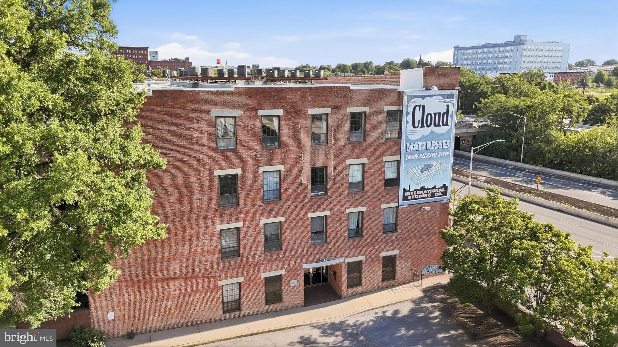 1011 HUNTER Street – photo 2