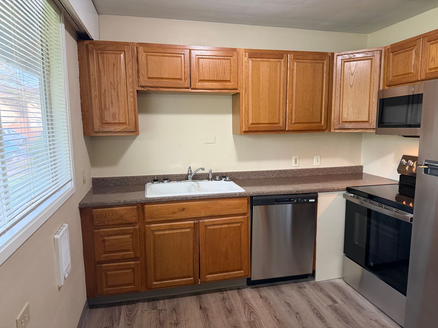 Updated 2 bedroom 1 bath duplex in Eugene! – photo 4
