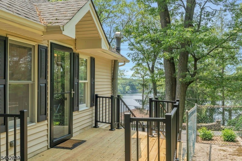 358 Lakeview Ave – photo 2
