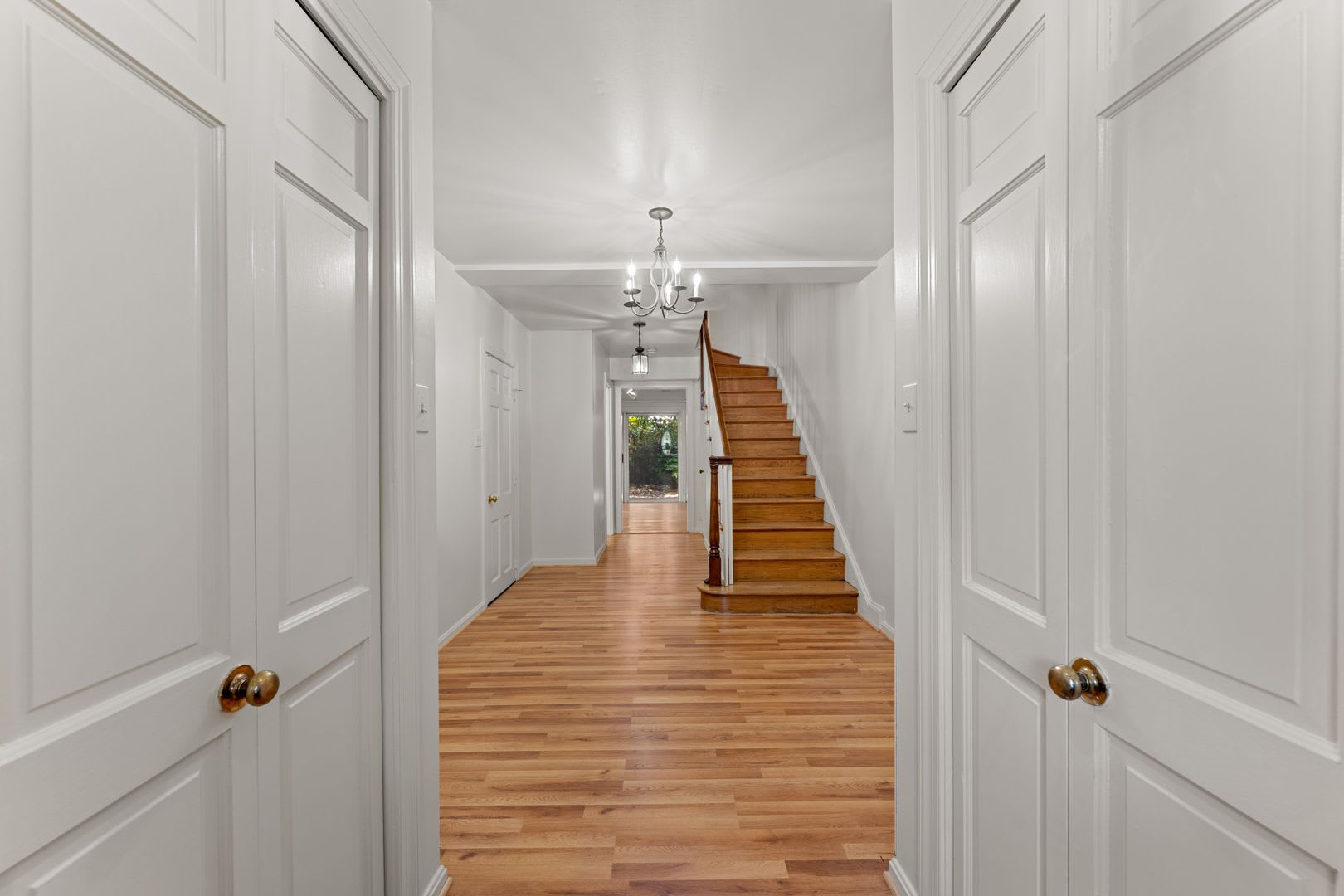 Renovated 3 Level Luxury Townhome With Private Garage Near The Wharf – photo 4