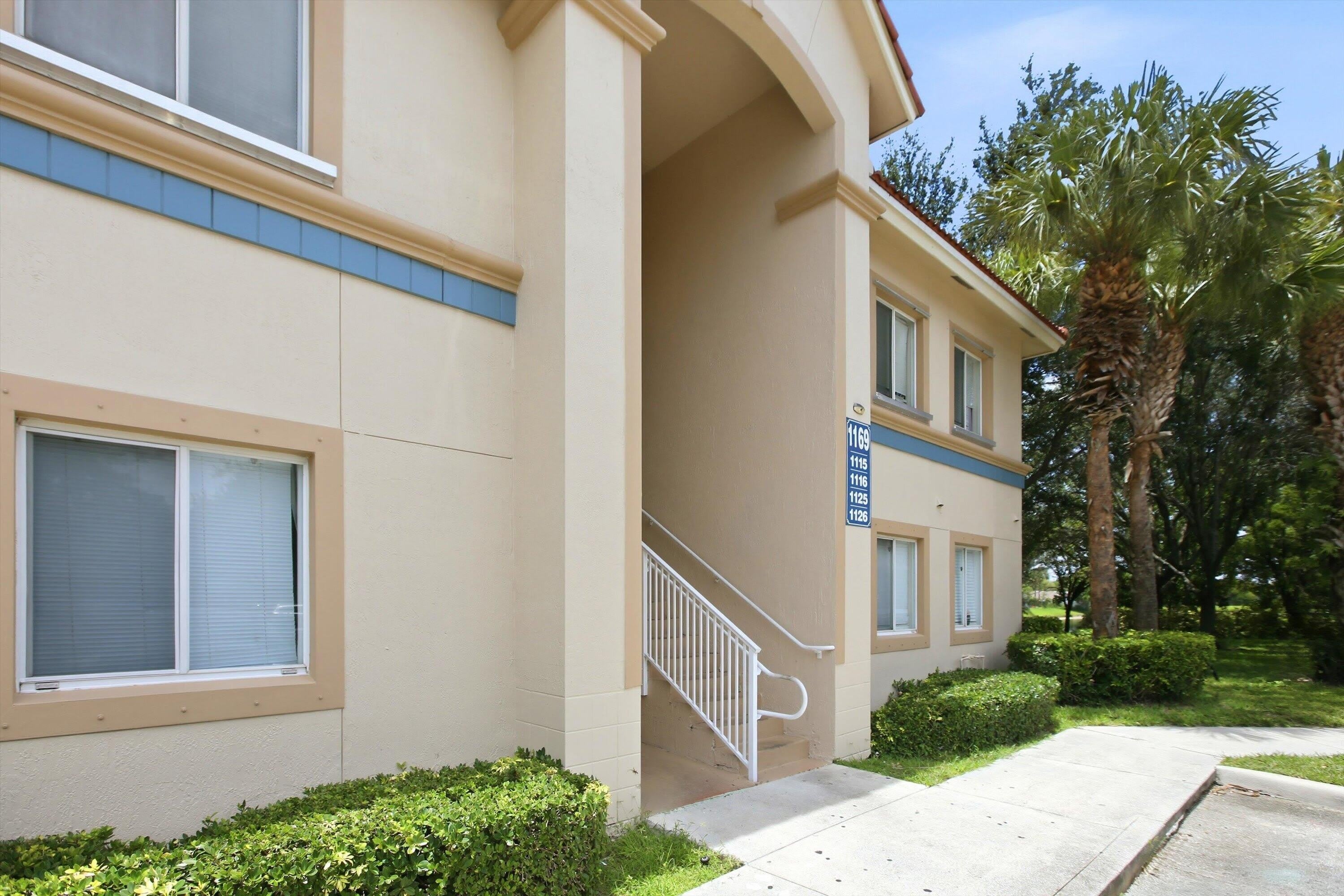1169 Golden Lakes Boulevard – photo 4