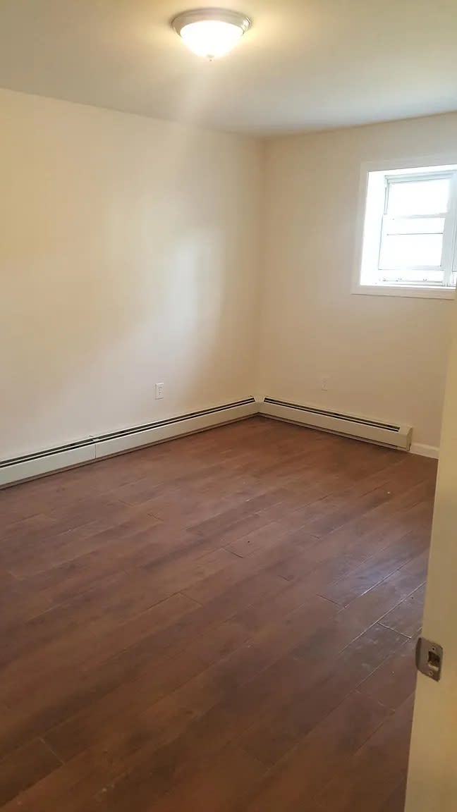 161 W Kingsbridge Rd – photo 4