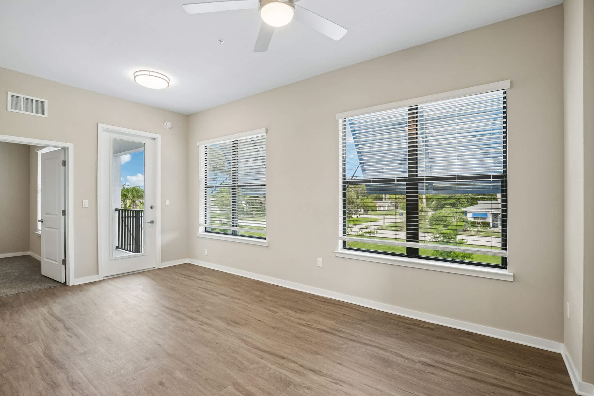 Imperial Crossing Luxury Apartment Homes – photo 2