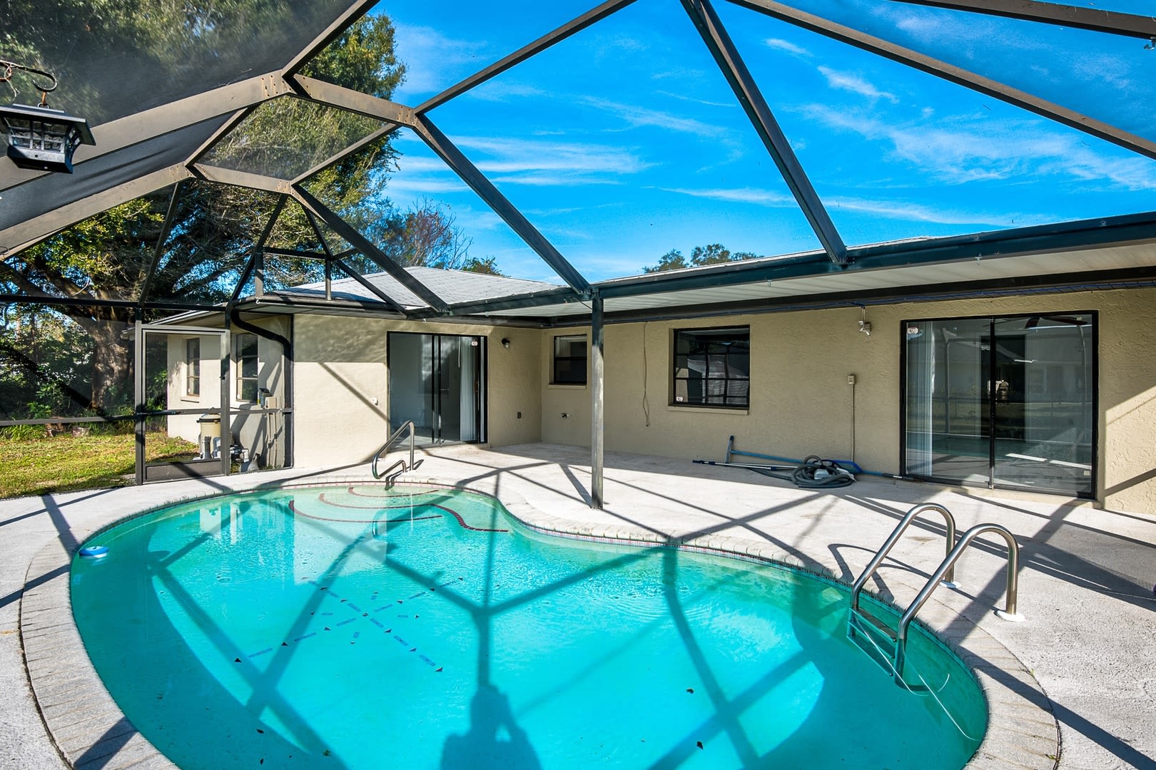 PET FRIENDLY POOL HOME IN PORT CHARLOTTE – photo 2