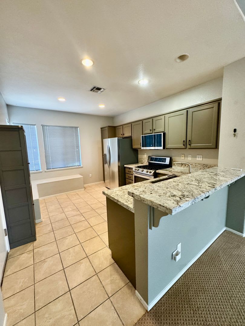Great Court Location Near Galleria Roseville & Hwy 65 – photo 4
