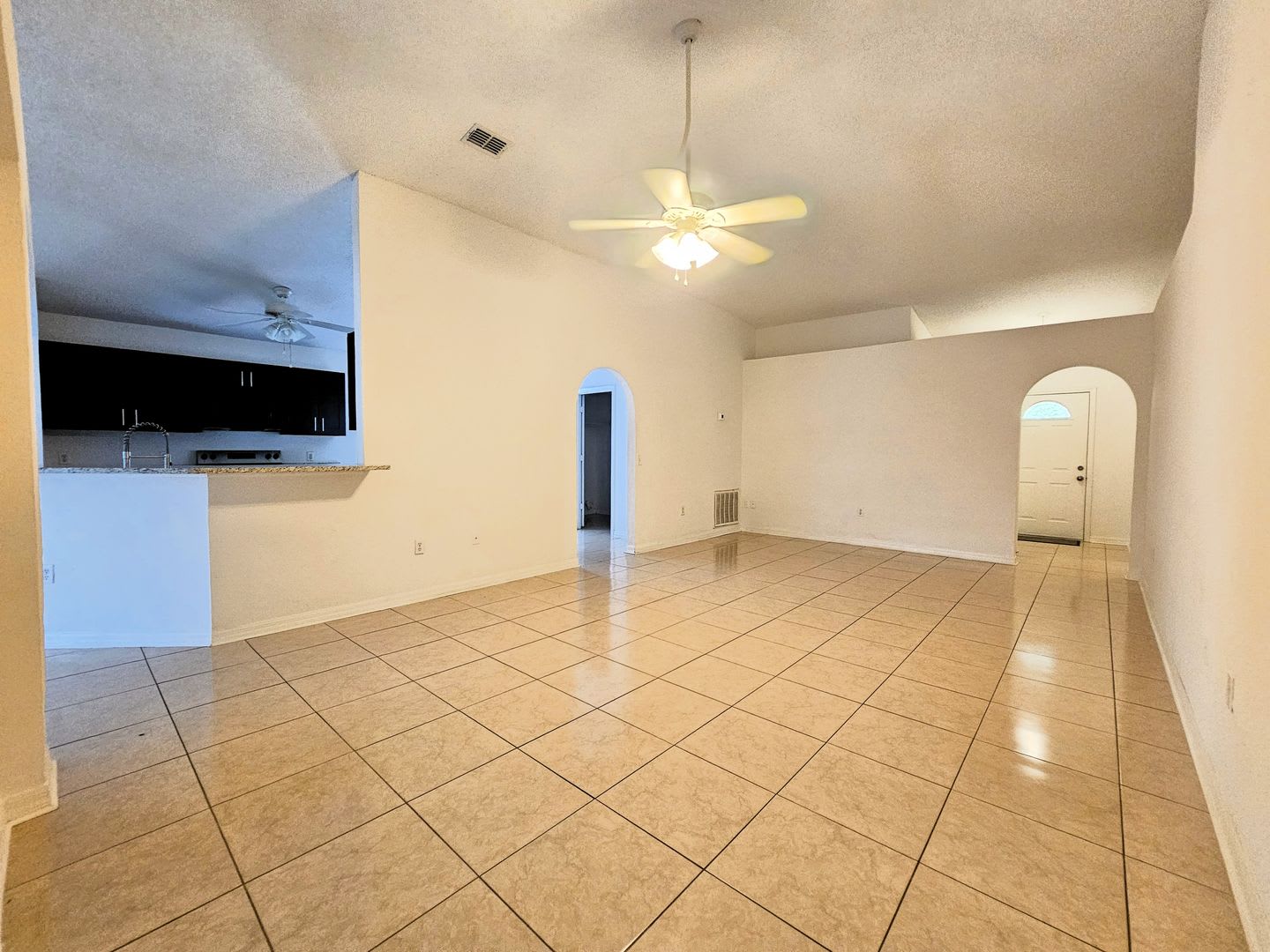 Welcome Home To Space Convenience And Minneola Charm – photo 4