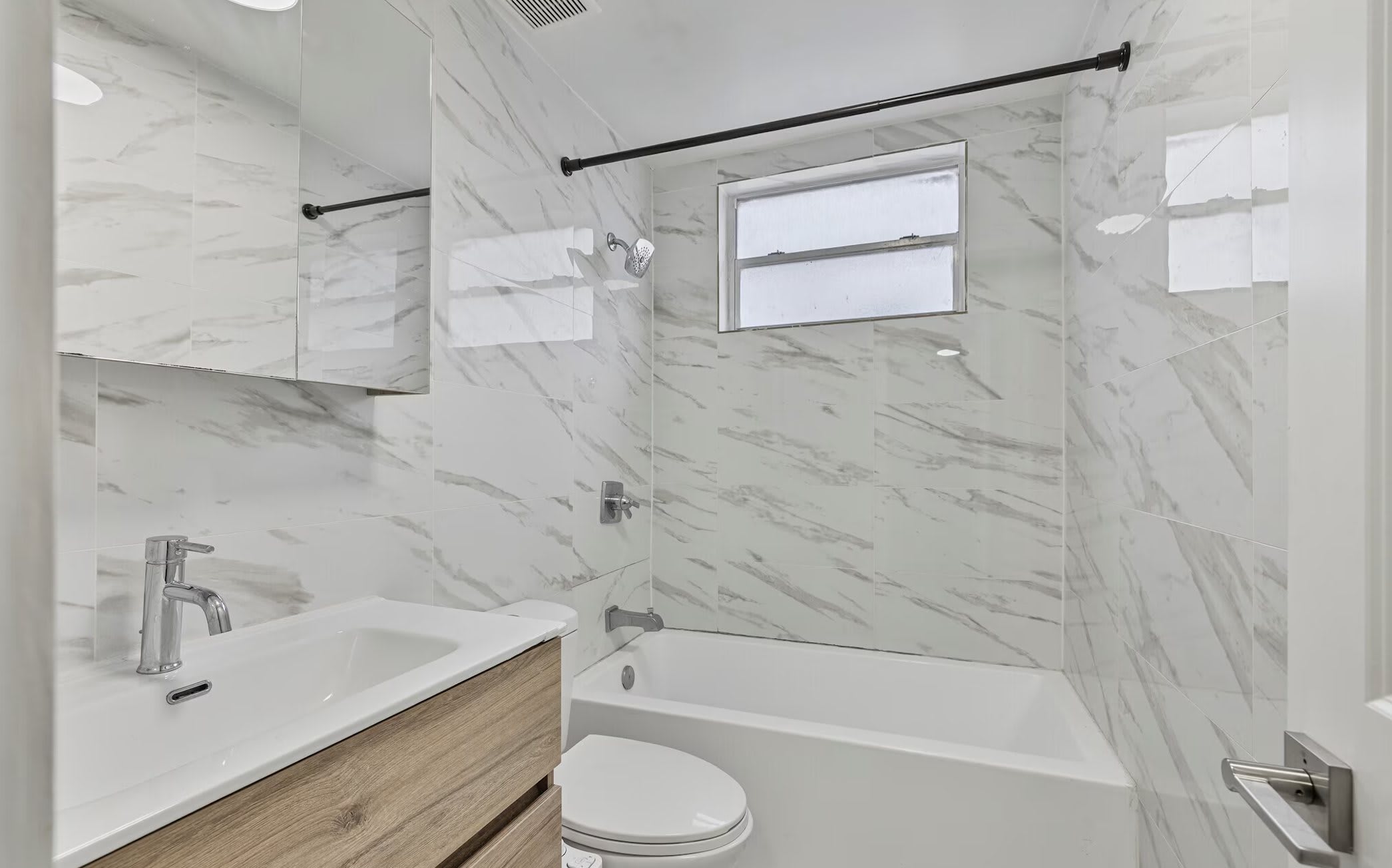 1315 Ne Miami Ct – photo 4
