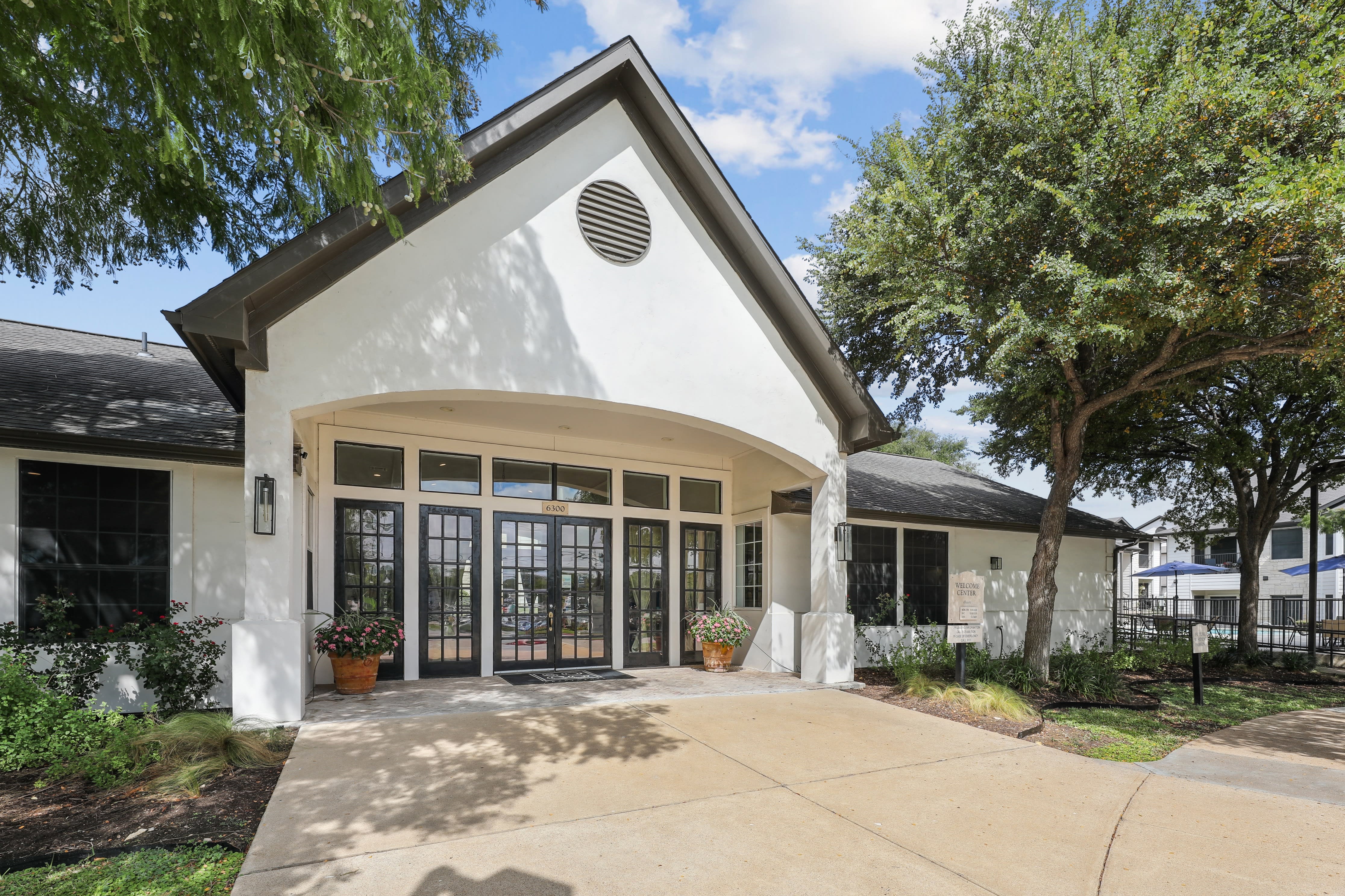 SoCo Apartments – photo 2