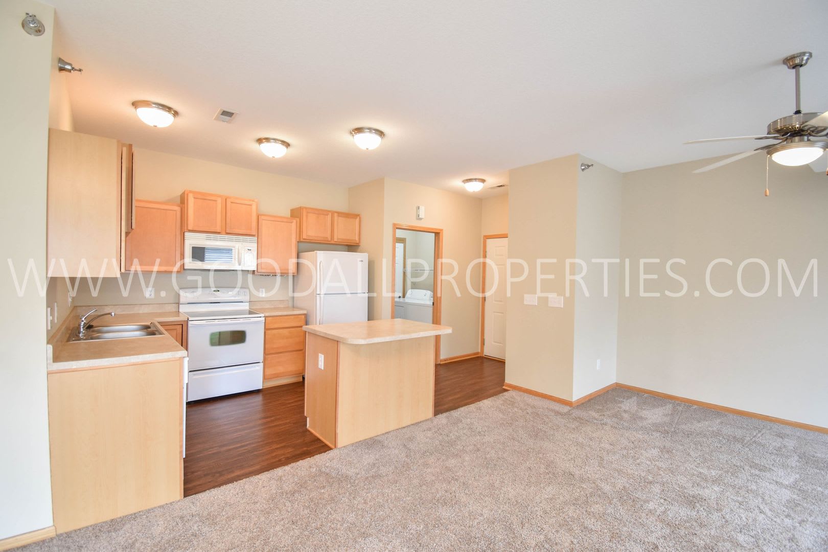 Welcome to this affordable 2-Bedroom, 2-Bath Condo in Johnston with Detached 1-Car Garage. – photo 4