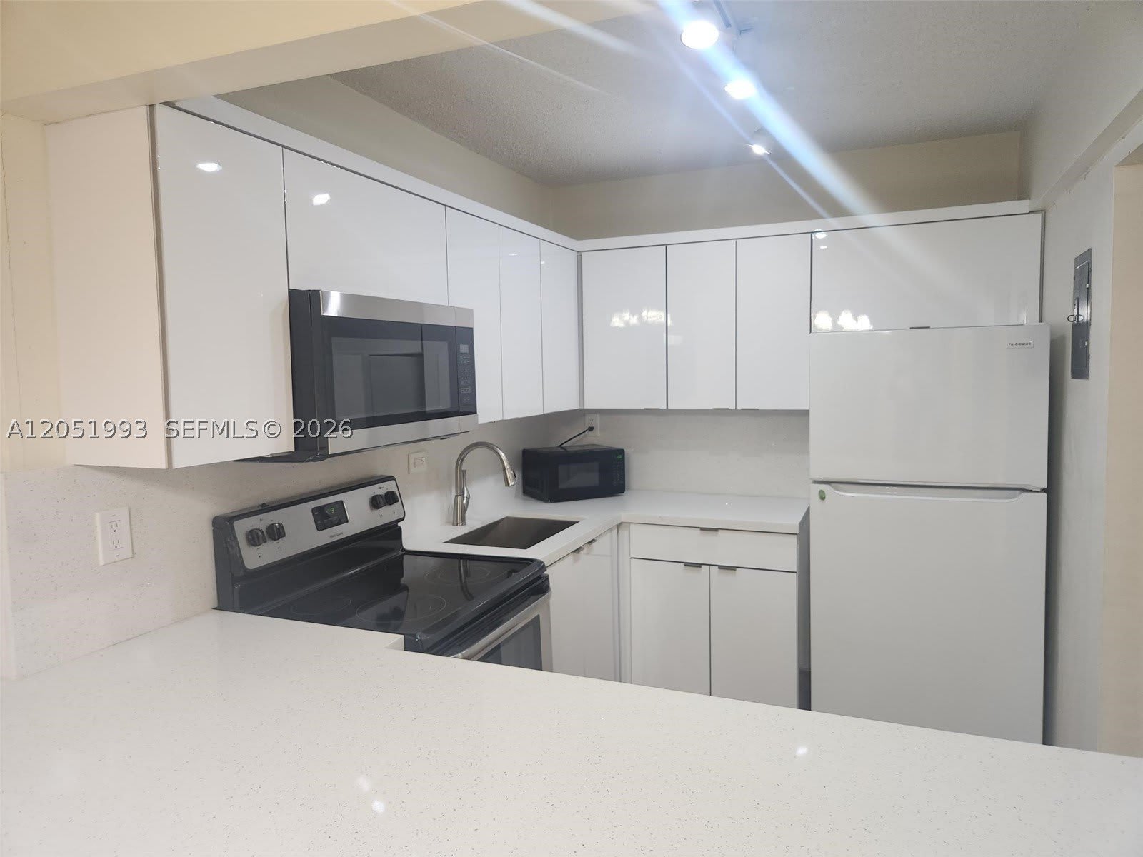 8990 SW 24th St – photo 4