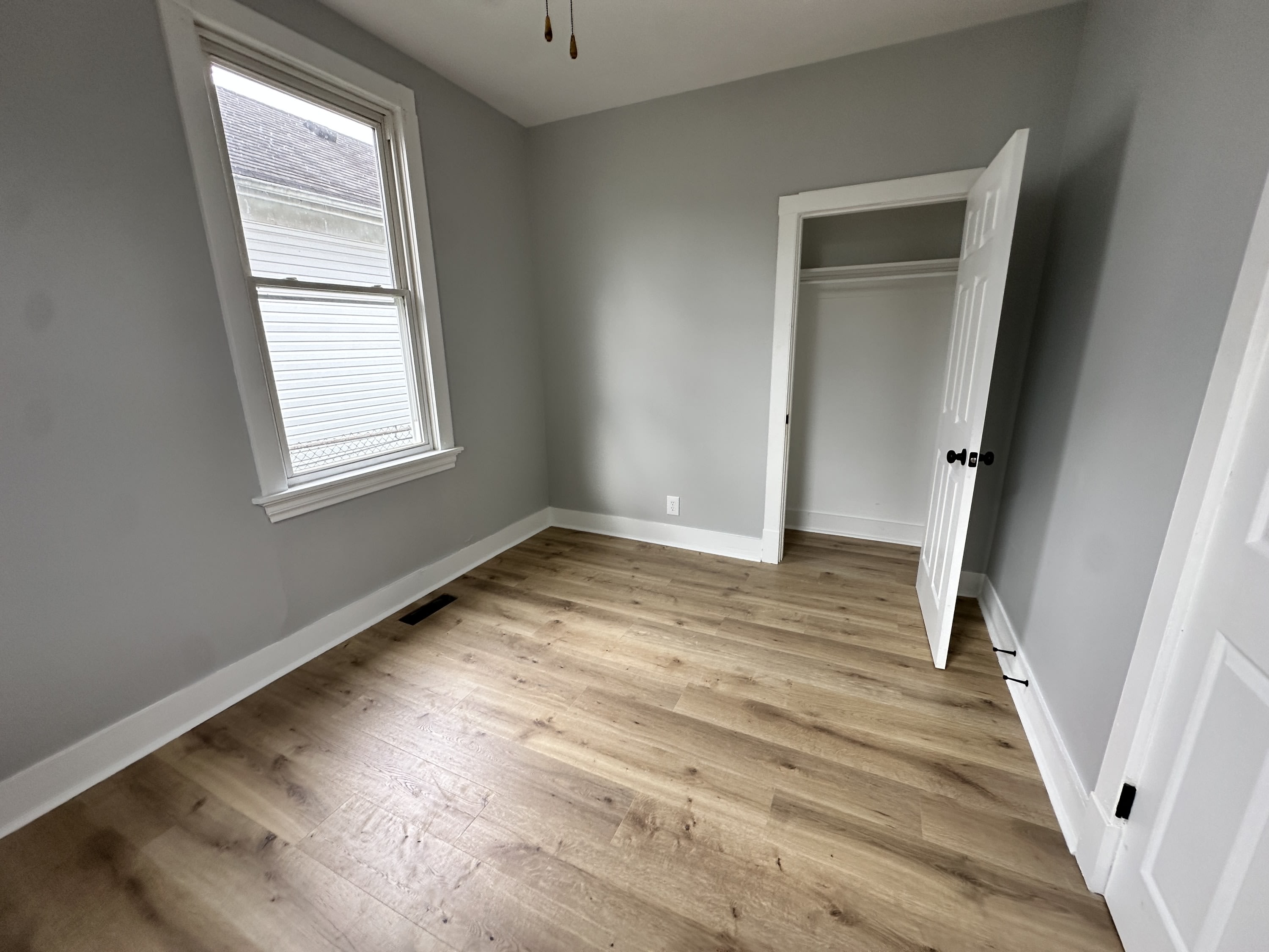 2309 Elbe Avenue – photo 5
