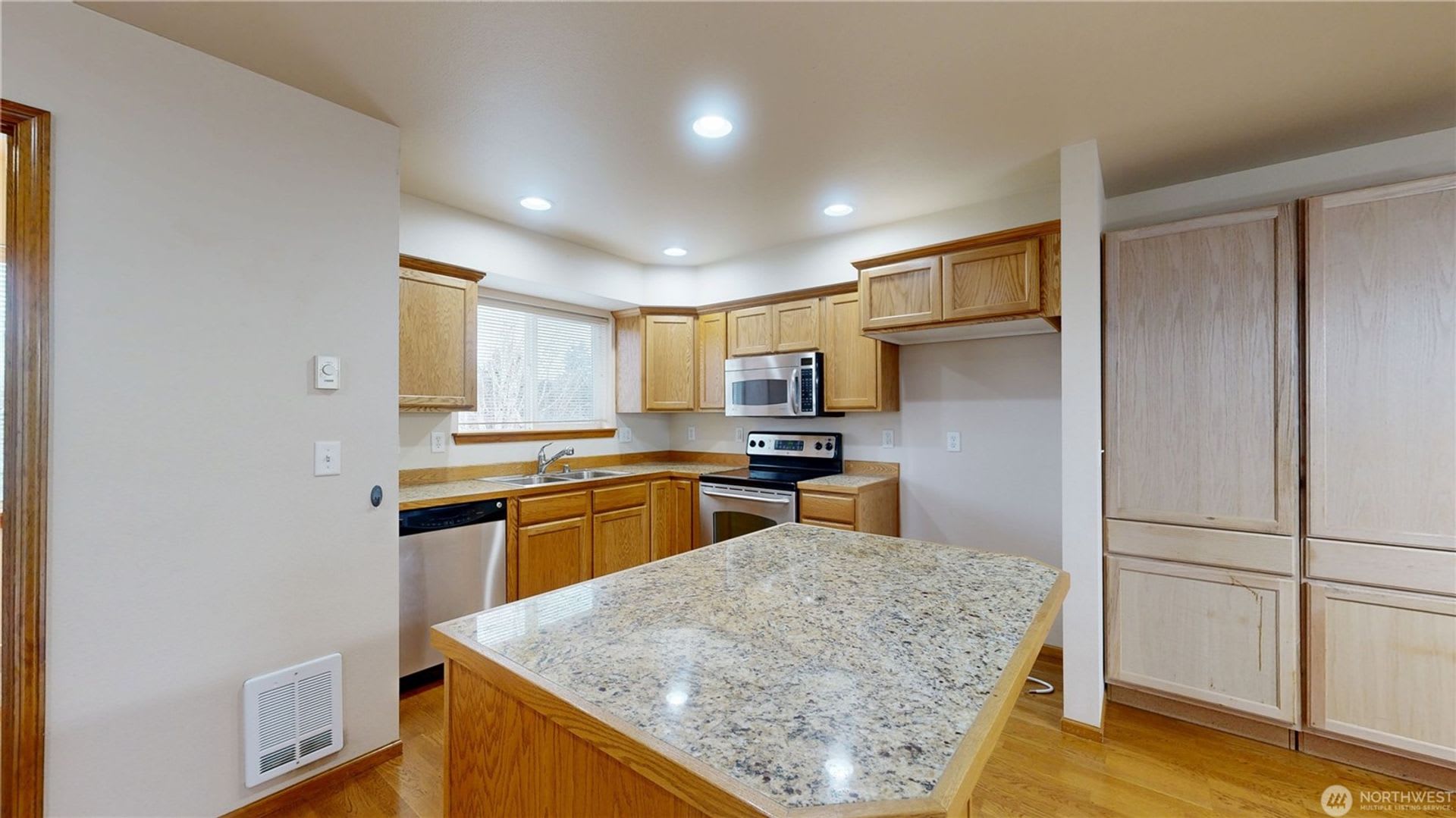 2 Bedroom Condo in Burlington – photo 5