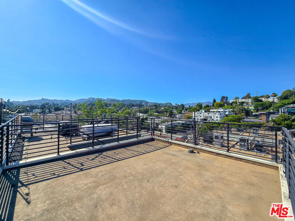 2926 Rowena Avenue – photo 5