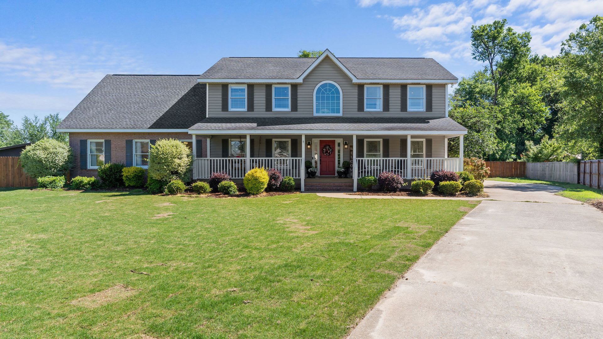 Spacious 5 Bed 4.5 Bath Available July 2026 – photo 3