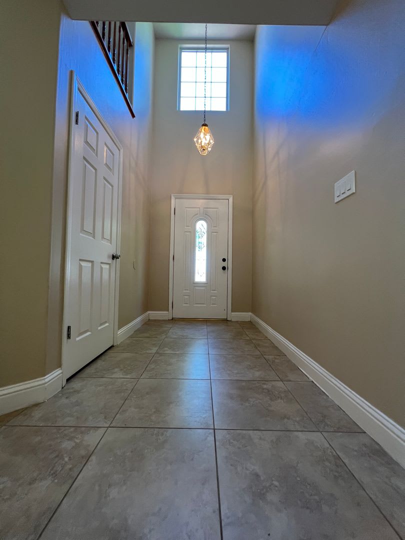 Beautiful 2 Story Home in The Seasons – photo 2