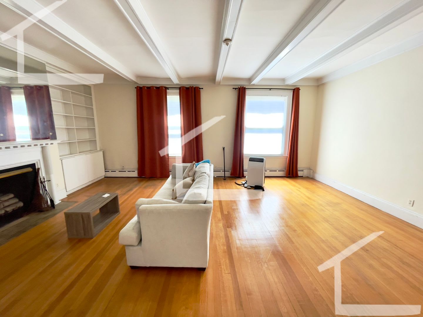 Huge 3 Bed In Brookline – photo 2