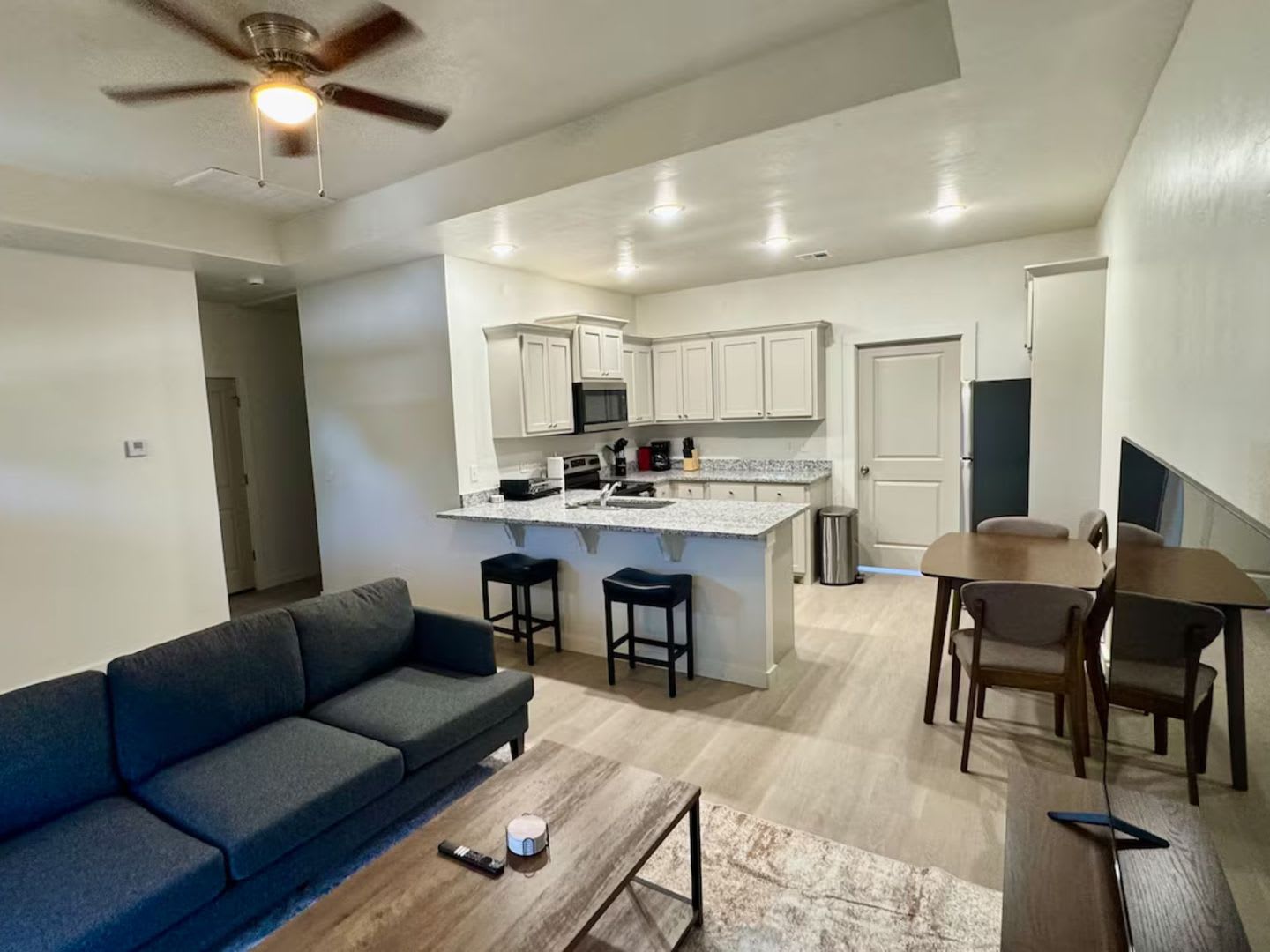 Brand New 2Br 2Ba Home Fully Furnished All Utilities Included – photo 4