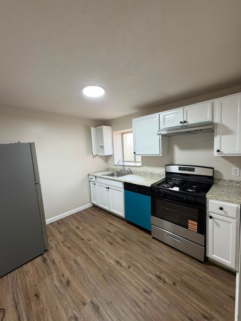 Spacious 4BR Home in Pittsburgh, Section 8 Considered!! – photo 2