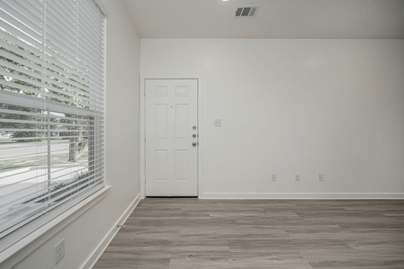 Remarkable Value Spacious 2 Bed With Modern Finishes – photo 5
