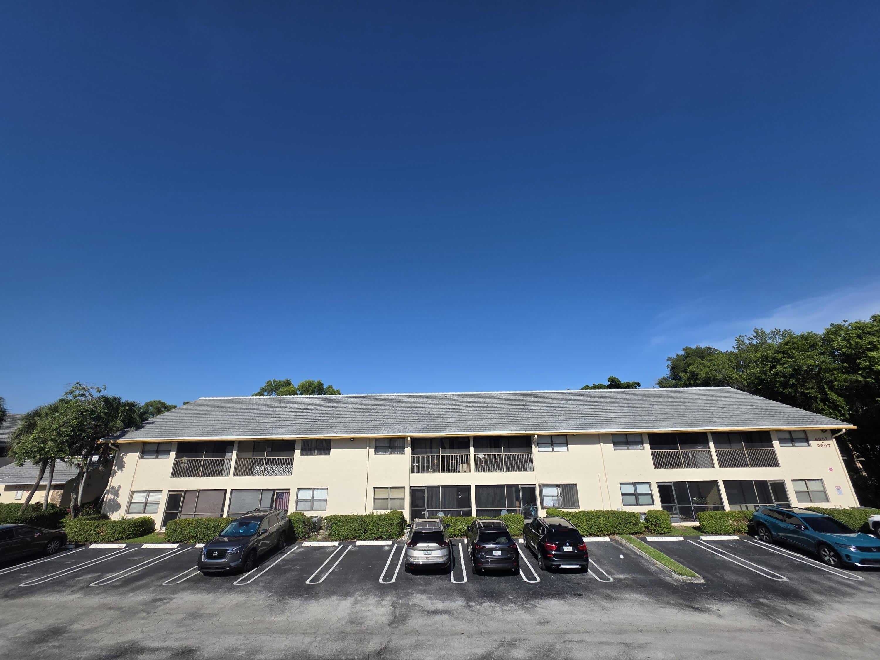 2977 Riverside Drive – photo 2