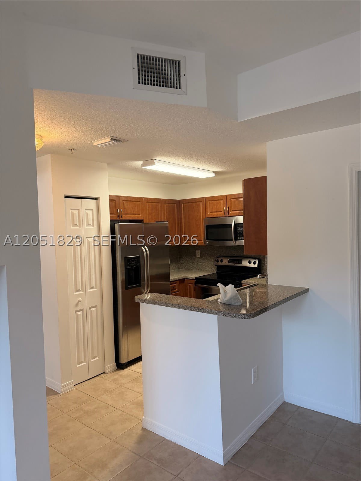 906 SW 143rd ave – photo 4