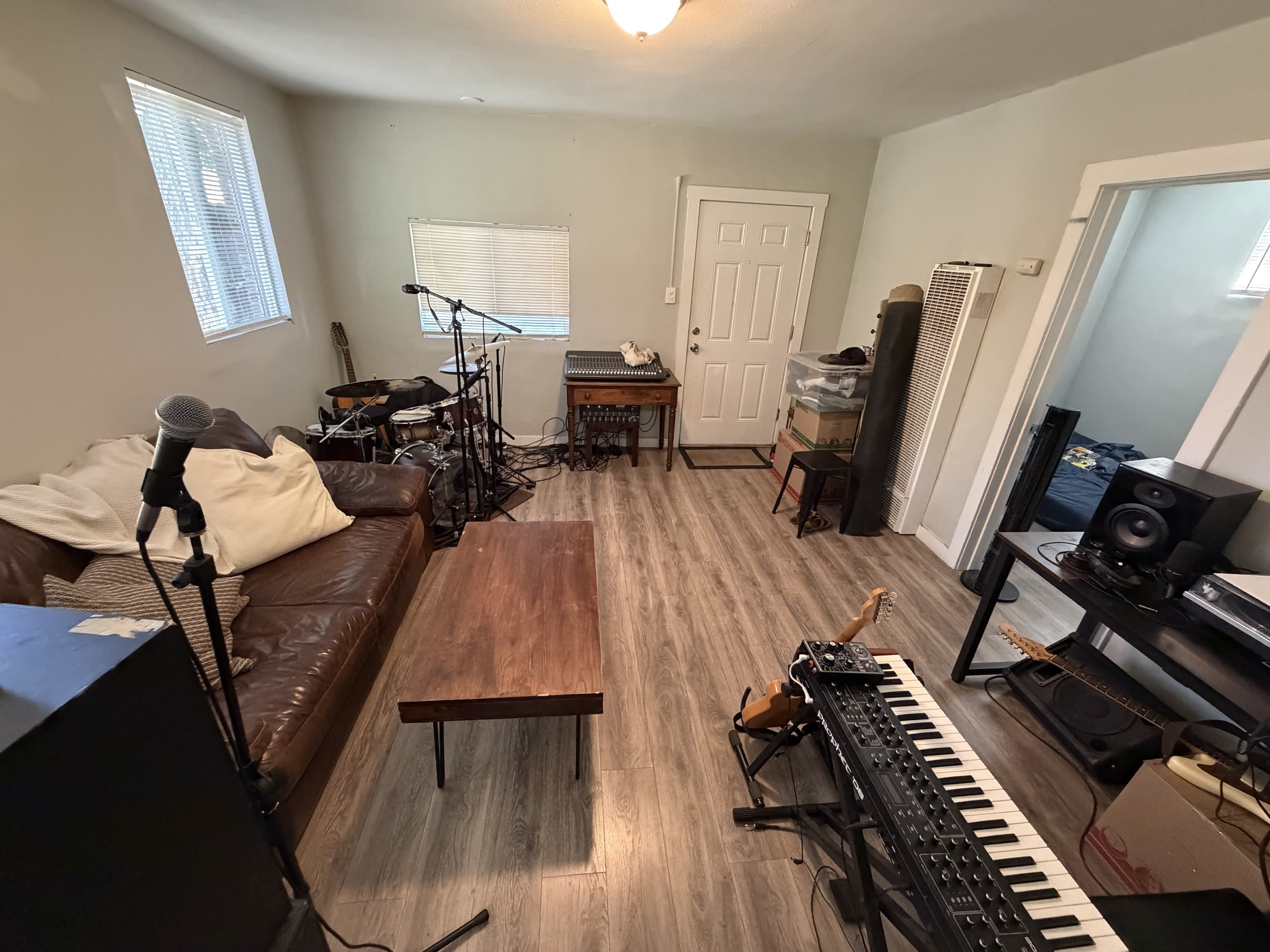 918 E 6TH AVE – photo 3