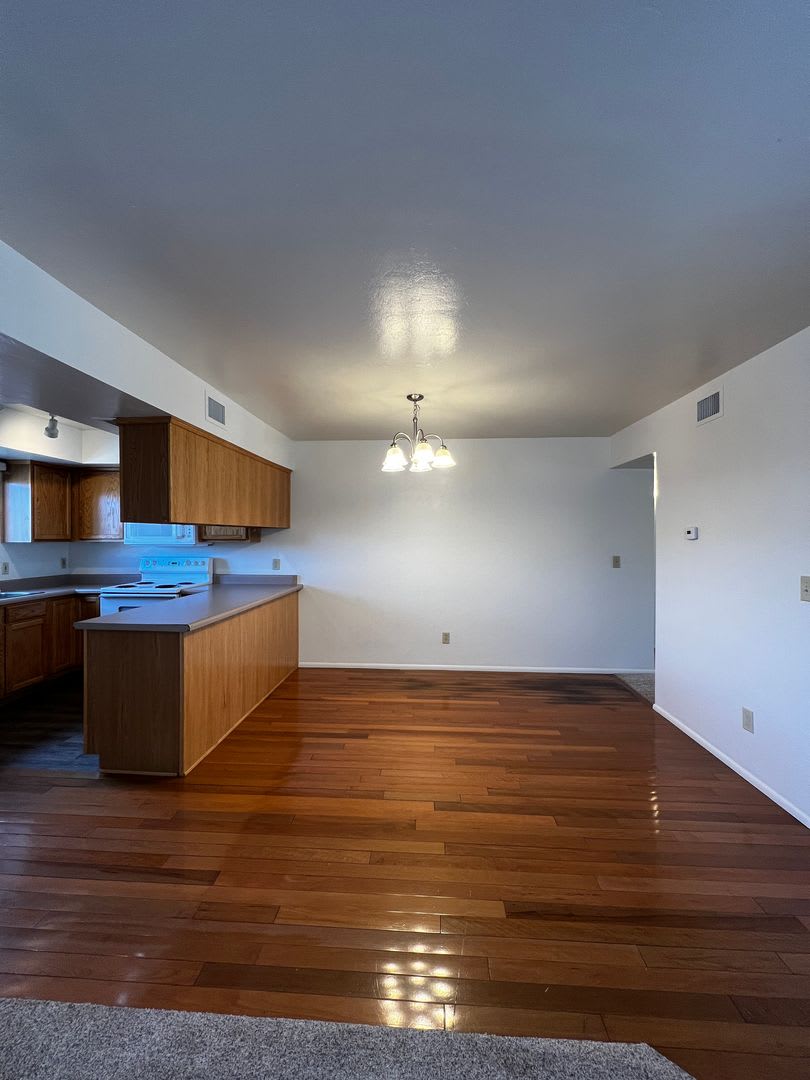 Upstairs Three Bedroom Condo N Prescott – photo 4