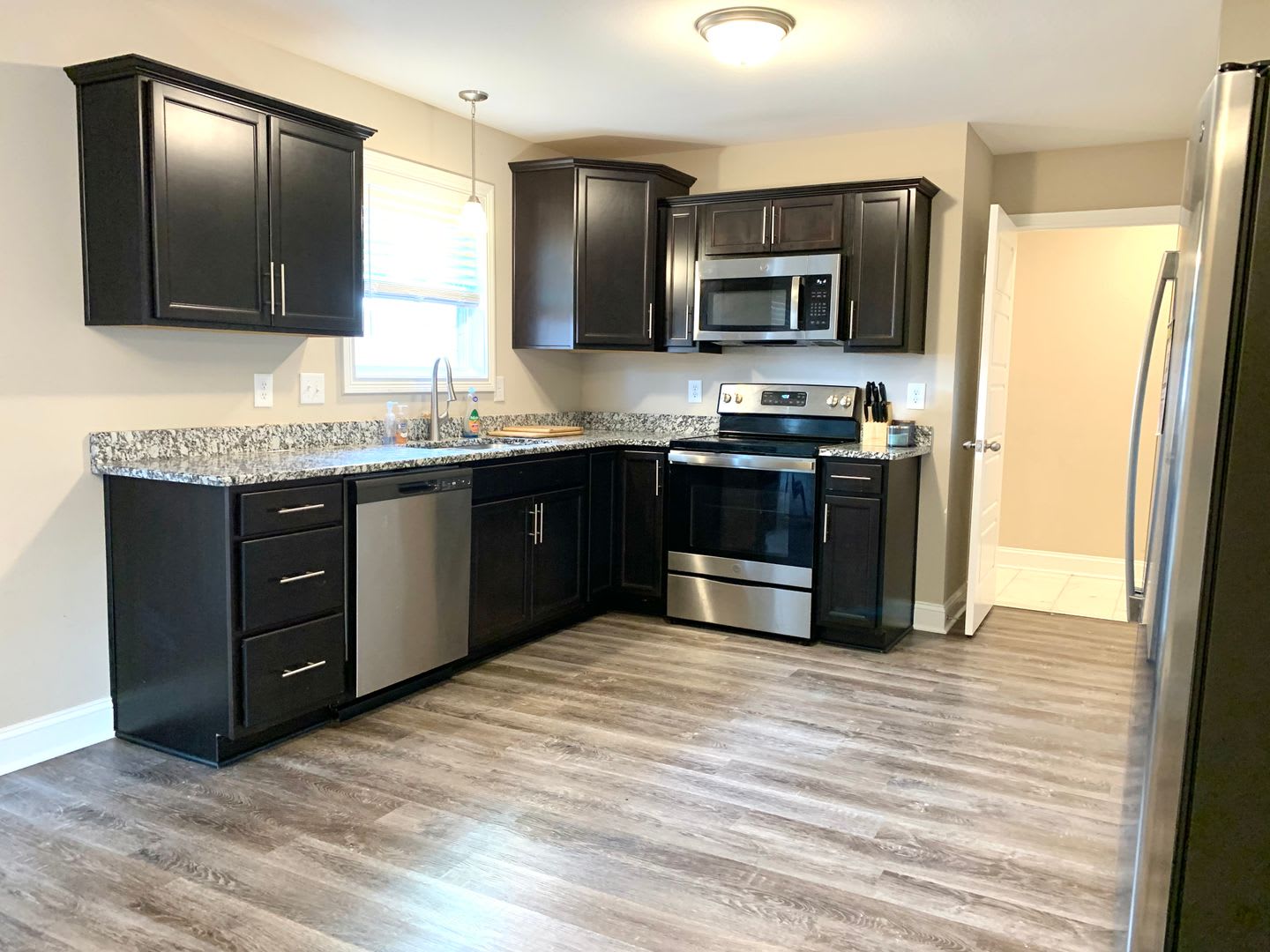 886 Lutz Ln – photo 4