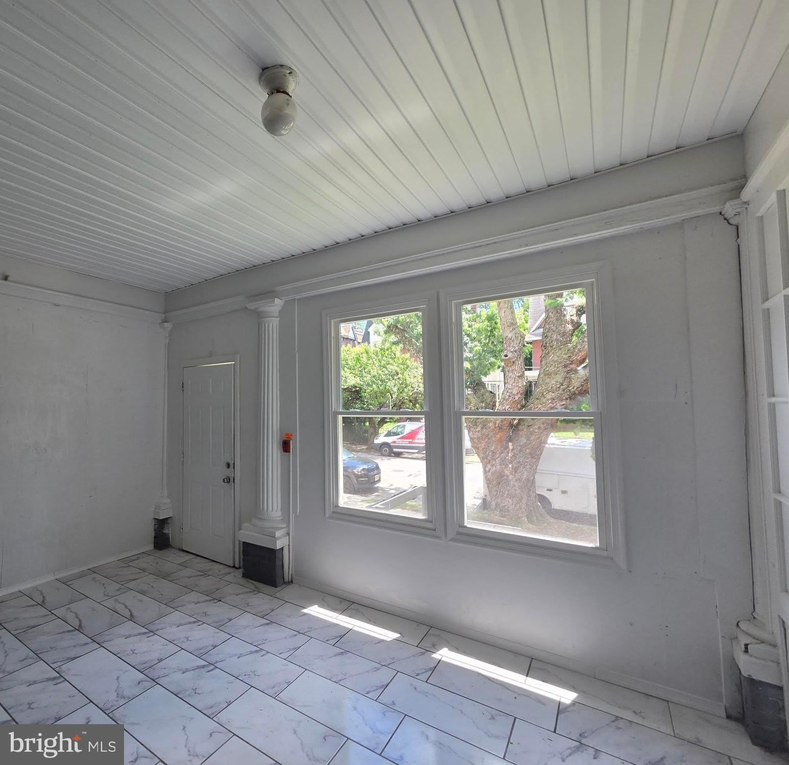 6149 W COLUMBIA Avenue – photo 2
