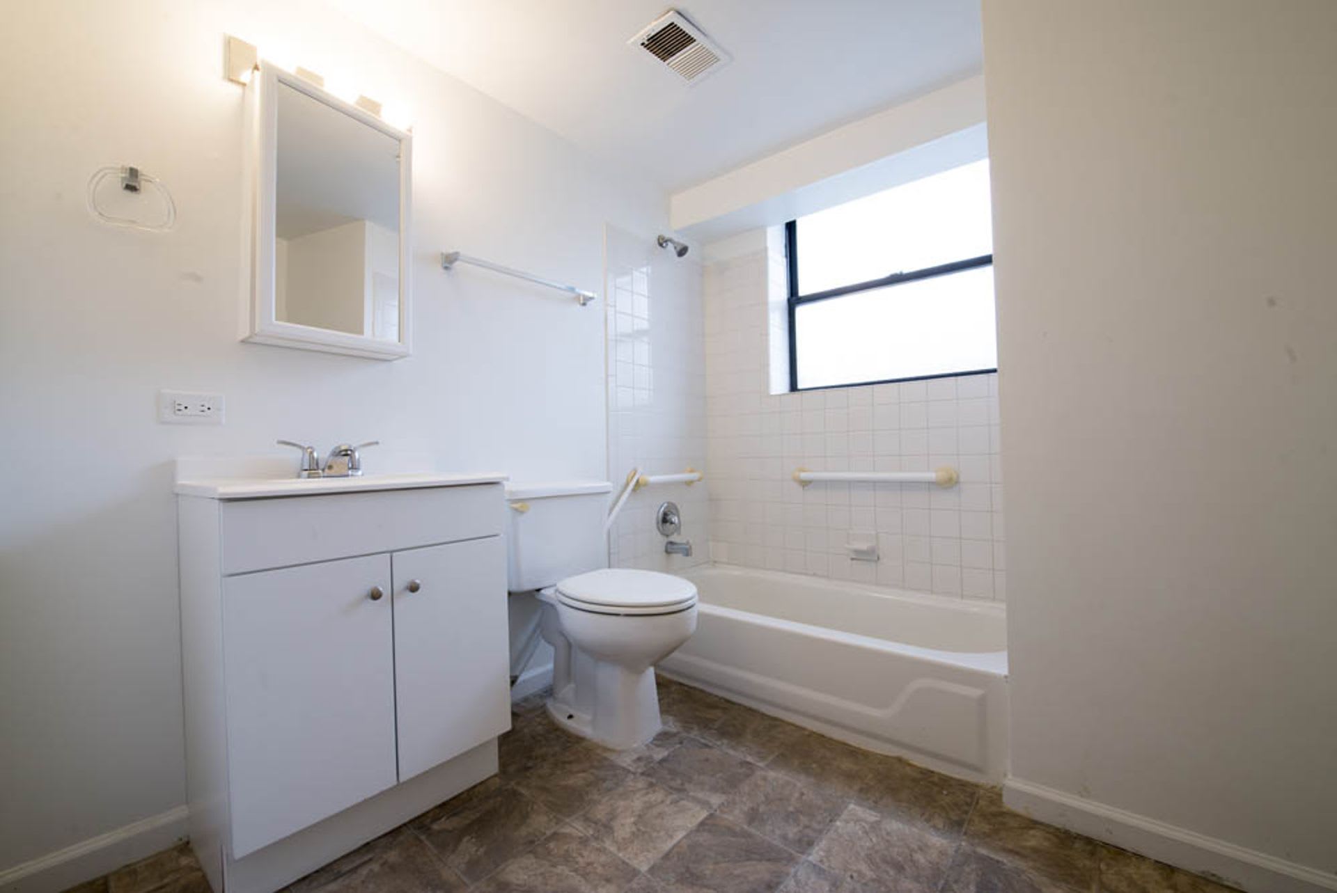 5300 S Michigan Ave – photo 2