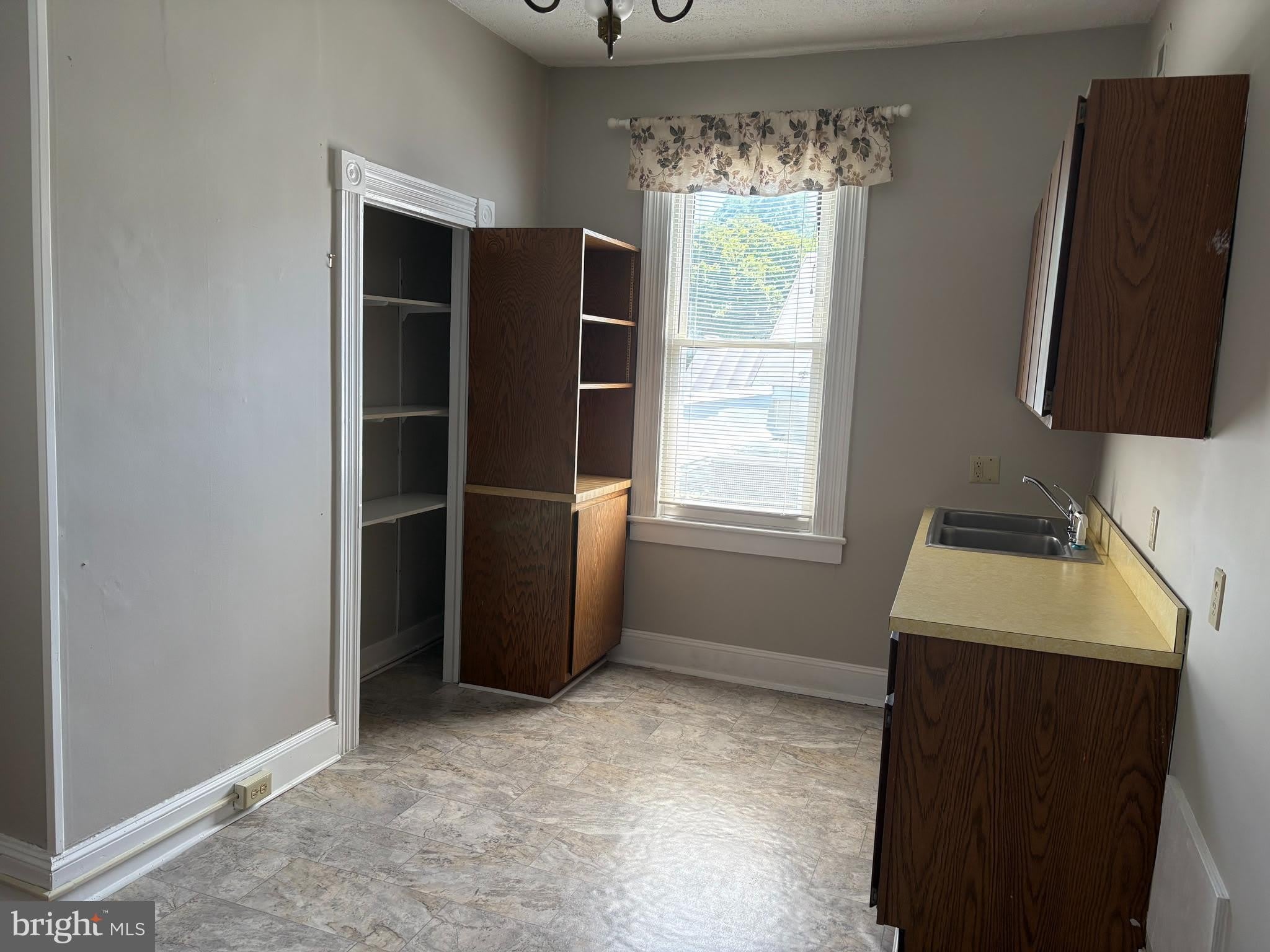 101 MAIN Street E – photo 3